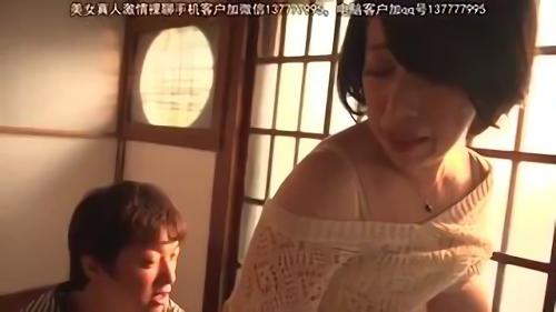 『騎乗位』屈折した家族像、衝撃の問題作。破滅していく親子の絆度。も何度も、身体を重ね合わせひとつになる母と子。息子の部屋を掃除している母は息！