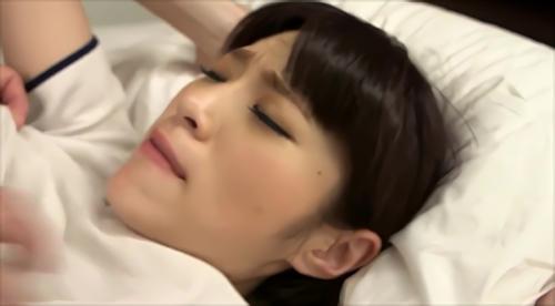 『マッサージ』夏だ！海辺でナンパだマジックミラー号にエステが設置され、水着姿の美女たちが日焼け対策として性感マッサージを依頼される！彼女たちに乱！