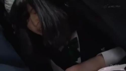 『野外』通学中の女子校生を狙う痴○師。大人しそうなビジュアル的とは正反対に強い反発を見せる少女。痴○師はそんな少女のクリトリスに酒を塗り込！