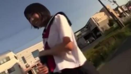 『リモコンバイブ』まわりの人が振り返る、気持ちよくて腰が砕ける…カイカンで動けなくなった莉久ちゃんを痴〇！そしたら、潮吹くわ、腰ガクガクで砕ける！