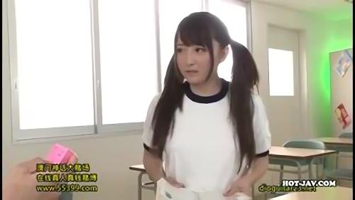 『顔射』とってもかわいく、時にイタズラ好きな「ゆい」ちゃんと過ごすSEXな学園性活！肉棒挿入にベビーフェイスは赤く染まり、超センシブルな秘！
