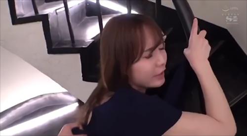 『痴女』美人でスタイル抜群でファックの天才であるmiruちゃんに妻が目の前にいるシチュエーションで「SEXなことしよ？」とささやき誘惑され！