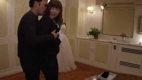 『逆レイプ』契約を取った物件で旦那を寝取ってしまうという悪癖のある魔性の女であった。そして/今回も内見中に妻の目を盗んで夫を誘惑！