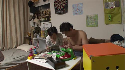『中山香苗』まさかカメラが仕掛けられているとも知らずナンパ部屋にやってきた不倫妻たちの素顔と赤裸々な痴態！ショートカットが似合う奥さまには美！