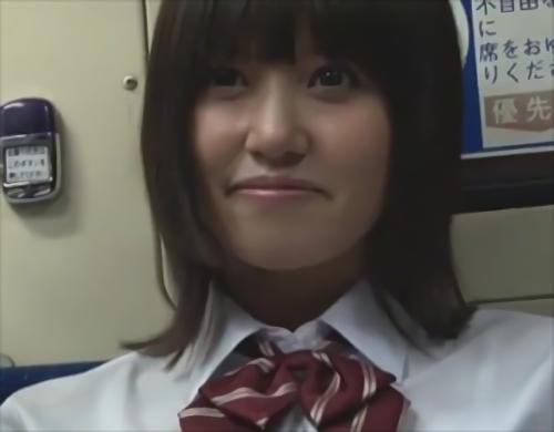 『バス』DANDYリサーチ員が間違えたフリをして女子校通学バスに乗り込むと、まわりの女子校生は興味津々。やがて、まわりに気づかれないように！