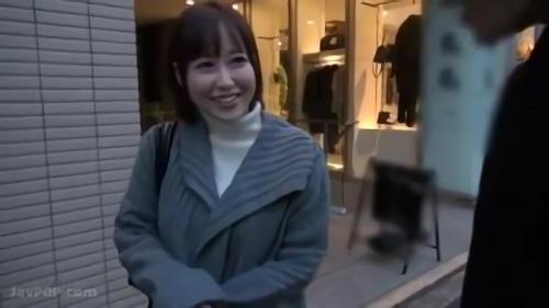 『騎乗位』情欲的尻ド情欲的人妻をターゲットオン！！暇そうな人妻に声をかけると意外に好印象、好感触！！突っ込んで話を聞くと旦那とのファックはご！