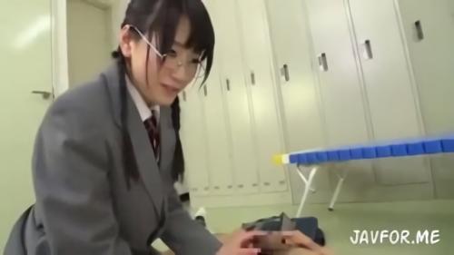 『貧乳』由緒正しき名門高等学校の生徒会長に、歴代初となる女生徒が就任した。その公約は、役員会の重職に女生徒のみを登用し、絶対服従を義務づけ！