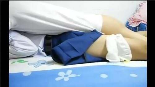 『女子校生』猥褻なアクトを繰り返し、イケナイ事だからと反発する妹のロリマ〇コを弄り強〇発情させた後、ズボン越しに濡れたマン汁を啜りきつく狭い膣！