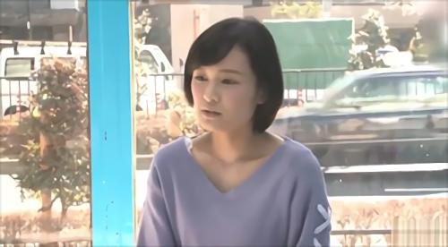 『素人』電車に乗り込み、患者さんと接するリハーサルになるからと素股をお願いします。その後も犯し続け、ベトベトのザーメンにまみれながら、マン！