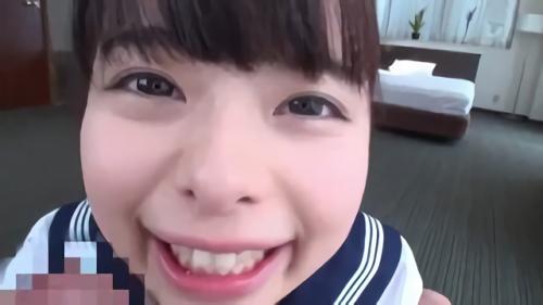 『イラマチオ』明るく素直でスマイルがたえない美少女・ゆなちゃん。制服の上からAカップの微乳を撫でると身をよじり、乳首を舐めると激しく身悶え感じま！