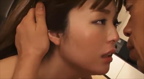 『中出し』ゆいの28歳…夫と結婚して4年…仕事人間の聡史とはこの三カ月で一度しかHしていなかった。そんなある日、夫婦生活の愚痴などを言ってい！
