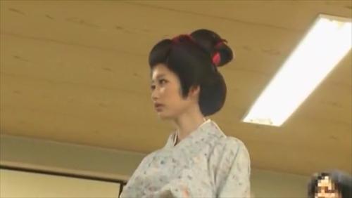 『口内射精』前回出演して大好評だったちかちゃんにもう一度会いたいっ。久しぶりの再会でなんと座長に昇格していた！しかし相変わらず劇団は資金難、時！
