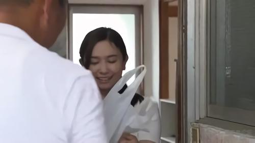 『人妻』お金を貯める為に安いアパートに引っ越し！