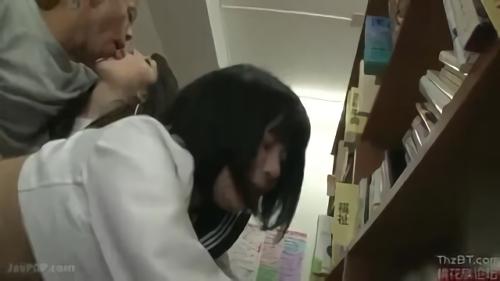 『美少女』男の憧れ！魅惑の超ラッキーパンチラ連続！電車で向かいに座った巨乳美女の三角ゾーンから！保健室のベットで女子校生が寝返りをうつと！図！