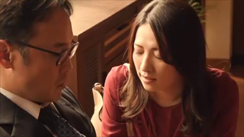 『寝取り』事業がうまくいかなくなり窮地に追い込まれた経営者夫婦。助けを求めたのは昔勤めていた会社の社長・阿部。阿部は助ける代わりに妻のゆりを！