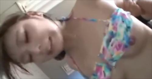 『水着』ハメを外した水着お嬢さんを求め痴〇師が真夏のビーチに！客を装い潜入した海の家で急接近！予期せぬ事態にフレンドや彼氏にも助けを求める！