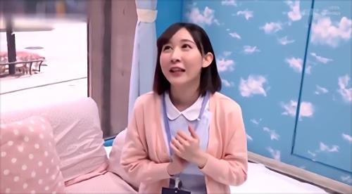 『マジックミラー号』Gカップ以上のバストを持つナースが、処女に一人エッチを手伝ってもらい、目の前で自慰行為をする！マン汁でヌルヌルになったチンコをそっ！