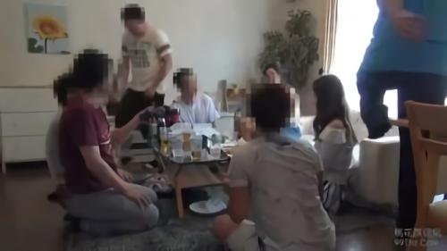 『パンチラ』300万回越えの「会社の仲間とBBQで女子社員とハメハメw」という動画を発見。なんと妻が楽しそうにBBQでお酒を飲み、見知らぬ男たちの肉棒を挿入され獣！