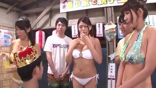 『素人』夏真っ盛りのビーチで2大鉄板情欲的レクリエーション！プライベートビーチ付き海の家をまるごと貸し切って3組の親子が情欲的なレクリエー！