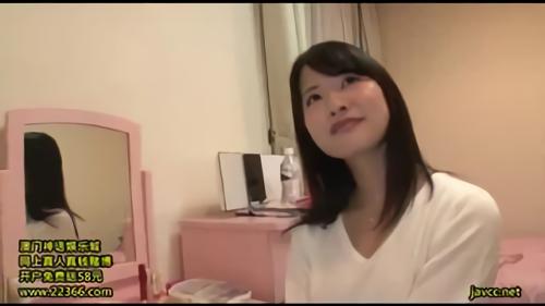 『人妻』再出演！しかも今回は生での筆おろしを快諾してくれ、参加者をやさしいリードしてエキサイトさせて、生マ○コで素人童貞チ○ポを受け止め！
