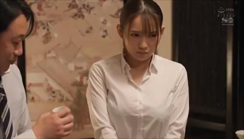 『淫語』死ぬほど嫌いなセクハラ中年上司を軽蔑していた新入社員の‘うた’。彼女は同じ会社の先輩と付き合っていて、幸せな生活を送っていたのだが！