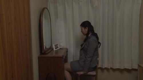 『騎乗位』父が借金で蒸発して、母は病気でマネーがないため仕送りしている妻・由美。夫はそんなシチュエーションから逃げ出して何処にいるのかわから！