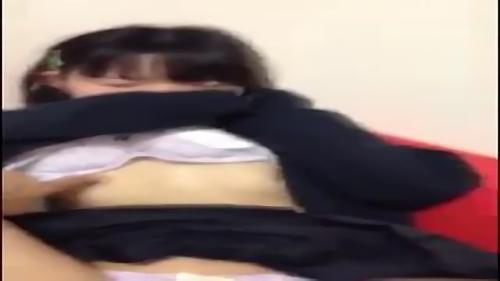 『女子高生』ツルツルになった無毛恥帯に鼻を近付け深呼吸し、頬を擦り付け、舌を這わせ、肌触りと味、匂いを堪能する。男は剃毛の出来にハピネスする！