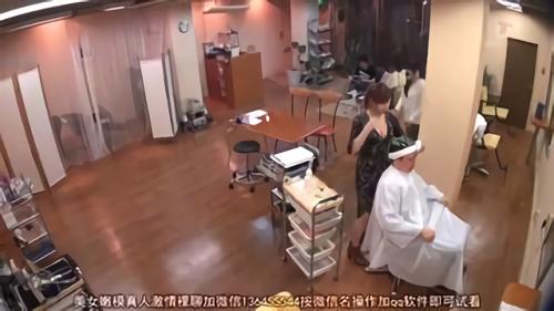 『フェラ抜き』甘いシャンプーの香り、密着する柔らかい胸…。【カット】それとなく胸を当て誘惑し、クロスに手をいれて乳首をイジり、硬くなっ！