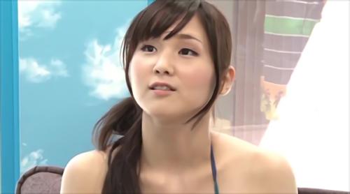 『人妻』おかげさまでお付き合いさせていただいている第2弾です！真夏のビーチで、「女友達がいない草食系男子の私の悩みを聞いてくれませんか」と！