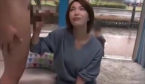 フェラチオ6本付きスペシャルです、交渉は小さな子供のいる夫婦に限る、チンコが大きいから子供を産むのを拒否している」既婚男性たちが、心優しいママたちに悩みを相談し！