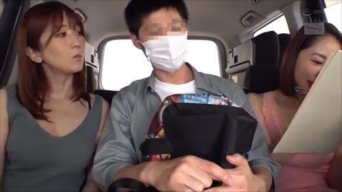 『痴女』凄技術女優・篠田ゆう＆大槻ひびきが逆ナンいきなり男潮！突然男を連れ込み貪りW乳首舐め手コキや交互杭打ち騎乗位で中出し射精！ラッキー！