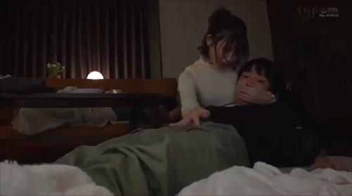 『SODクリエイト』超密着・超囁き・超小悪魔！声を出せずに唯井まひろに犯〇れまくる！！！かわいすぎるスマイルが超接近状態！こんなシチュエーションでも勃！