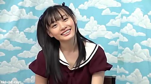 『貧乳』女子校生にチ○ポが大きすぎて悩んでいると男が相談を持ちかけた。初めは大きいチ○ポにタジタジだったものの、あまりの大きさに興味津々。！