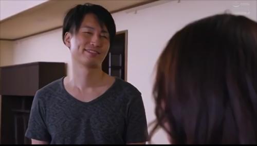 『熟女』結婚生活5年目。幸せに暮らす妻のひかり。ある日、夫の父親から頼まれて義理の弟、一光の面倒をみることになった。一光には問題があった。！