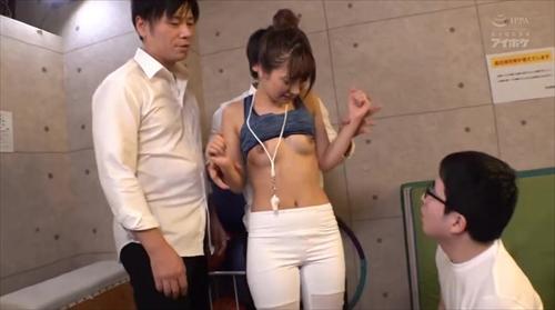 『調教』男子校に赴任した若い女教師・加美杏奈。思春期の男に囲まれた教師生活にフラストレーションを抱え、自撮り情欲的写真をネットにレビューし！