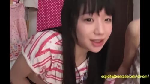 『ロリ』あらかわいいおみせ。クレヨンで描かれた看板、マンションの一室。扉を開けると、おこづかいの欲しいちいさな姉妹がスマイルでお出迎え。ご！