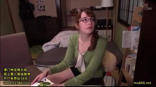 『巨乳』知的なムード漂う外国人の英語の女カテキョは教え子の部屋のあちこちに何台もの隠しカメラを設置しはじめる。そして必要以上に教！