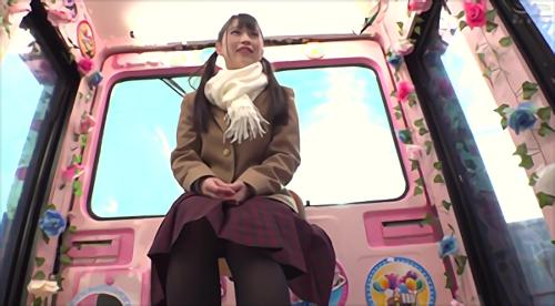 『女子高生』我々が一方的にコレクターズムを感じ厚さ（デニール数）や透け感にこだわっている黒タイツは女子○校生達にとって日常の中での防寒具かファ！
