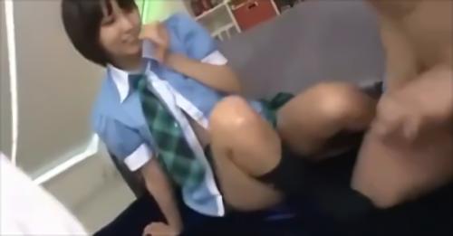 『湊莉久』この世で最もザーメンをドピュンする男が過去最大量の精子で美女4人を白濁まみれに！4人から全身を責められてエキサイトした男は全員の性！