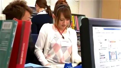 『お姉さん』社員より契約社員の方が何故か可愛く見えるひと時ってないですか？立場的に弱い契約社員に痴〇していったらどんなリアクションを示すのだろ！