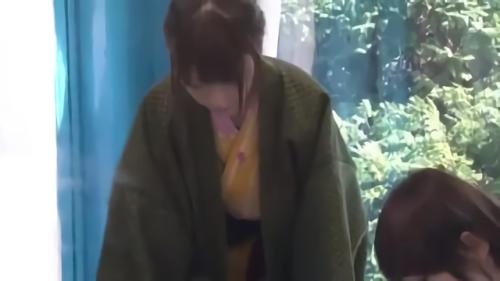 『フェラ』桜舞い散る春の温泉街は卒業トラベル中の美少女がこれでもかというほど！今回は巨乳の娘に的をしぼり、無料でエステマッサージが！