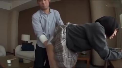 『広瀬うみ』自分の不注意で起こしてしまった自転車事故に反省し落ち込んでいる‘うみ’。しかし、実際はそれは当たり屋によって仕組まれた罠で、うみは！