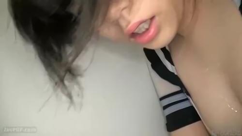 『貧乳』家出少女との奇妙なルームシェア。SNSの呟きはまるで助けを呼ぶようだった。お腹を空かした様子で新宿の空を見つめる美少女「ひかり」真！