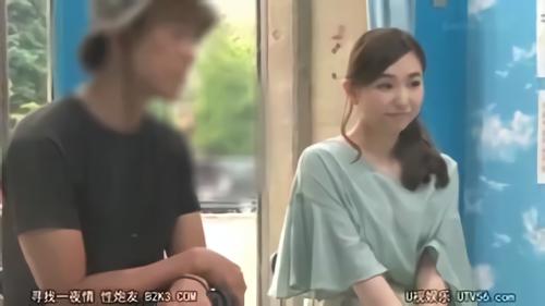 『企画』妊活中の産婦人科から出てきた新婚カップルをターゲットにお悩みアンケートを実施！「産後は母乳で育てたい」と言う若妻達に母乳！