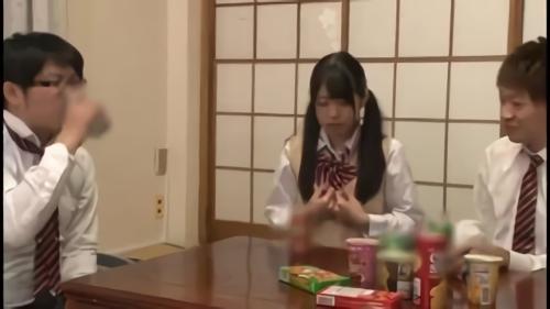 『素人』修学トラベルで、宿に酒を持ち込んだ男子にどんどん酒を飲まされて深酒してしまう女子たち！悪ノリする男子は女子が嫌がるのもスルーし！
