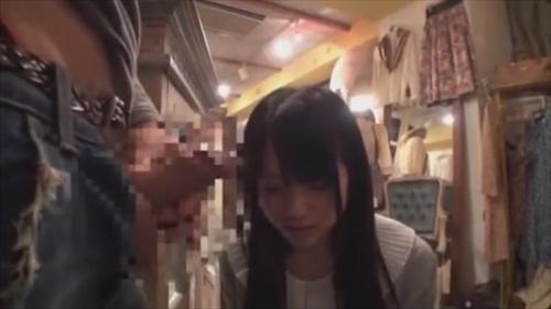 『美少女』条件は「フレンド」のファック動画を撮ってくる事！平日の真昼間からフレンドの働いている職場に押しかけ、ガチ交渉！監督になるか！！