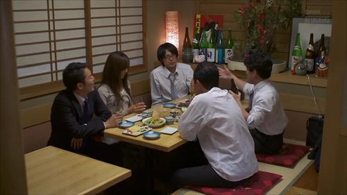 『美脚』祐美の夫・陽介は、脱サラして近くで小料理屋を始めた元上司・荒木のもとを訪れ、昇進試験の事で相談に乗ってもらっていた。酔いつぶれた陽！