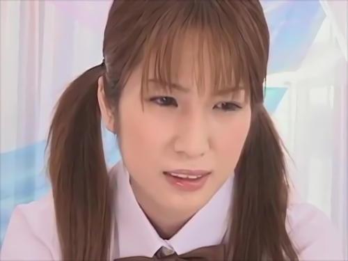 『女子校生』漫画の声が人気を集める遠野春樹は、生まれて初めてレズビアンに挑戦する！興味はあるけれど、どうしていいかわからない彼女に、講師の2人！