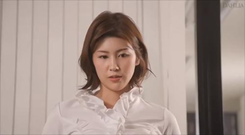 『巨乳』「婚約者がいたのか？なんで黙っていた？」男子社員との結婚を社長に伝えた秘書の美乃。美人秘書を自分のモノにするために入社当時からチャ！