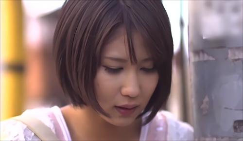 『乳首責め』新婚若妻の莉久がバスの車内で痴〇常習者に狙われ妖しい指先に不覚にもイカされてしまう…最悪な体験のはずが心覚すと身体が疼き、また痴〇！